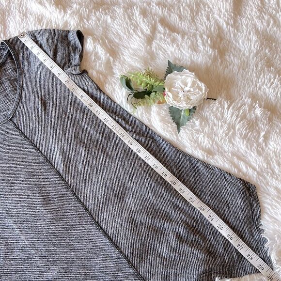 Cable & Gauge Asymmetrical Shark-bite Hem Tunic Top M - Picture 5 of 9